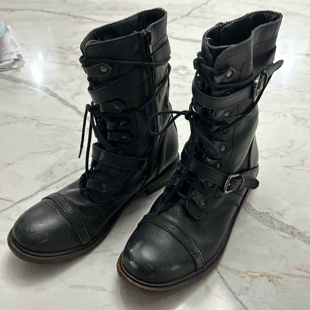 Women’s leather combat boats size 8 1/2 Zigi girl